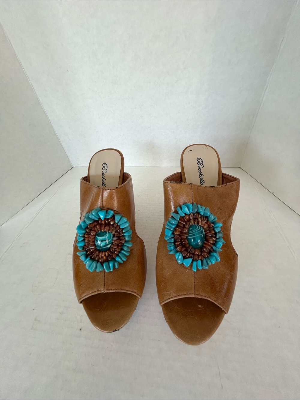 Brown Faux Leather Open-Toe Wedge High Heel with Turquoise Bead Rosette Sz 8 NW